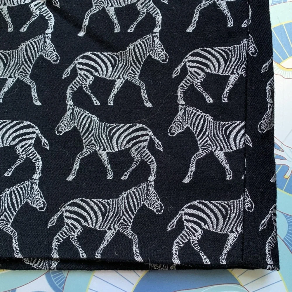 🦓 J. CREW Pencil Skirt Silver Zebras galloping on Black Size 10